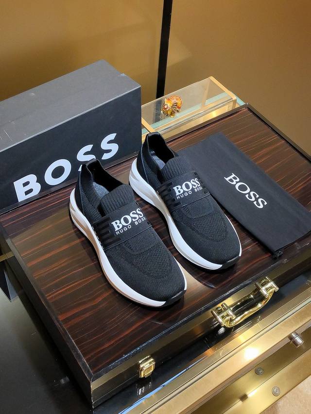 商品名称：Boss 波士 正规码数: 38-44 套脚鞋 商品材料：精选 飞织鞋面，柔软羊皮垫脚；原厂特供大底。